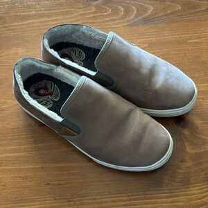 Olu Kai Pehuea Heu Genuine Shearling slip on sneakers.  Womens size 8.